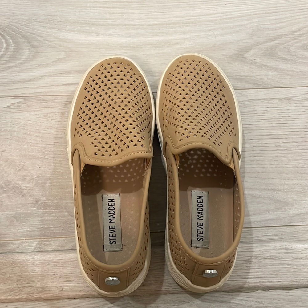 Steve Madden slip ons
